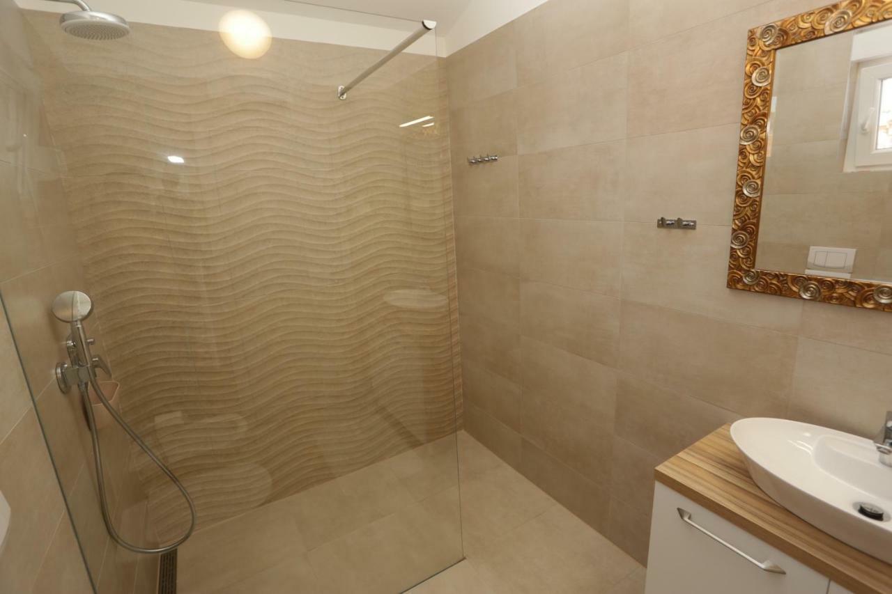 Luxury Villa Lidija Brzac Exterior photo